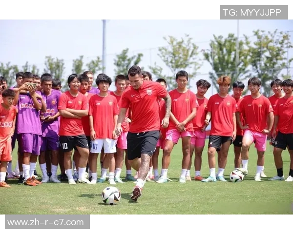 球星演绎足球假动作技巧分析与应用 探究其对比赛节奏与战术布局的影响 球星演绎足球假动作技巧分析与应用 探究其对比赛节奏与战术布局的影响